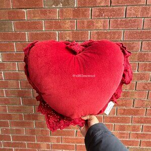TARGET THRESHOLD RUFFLE HEART PILLOW 1CT
